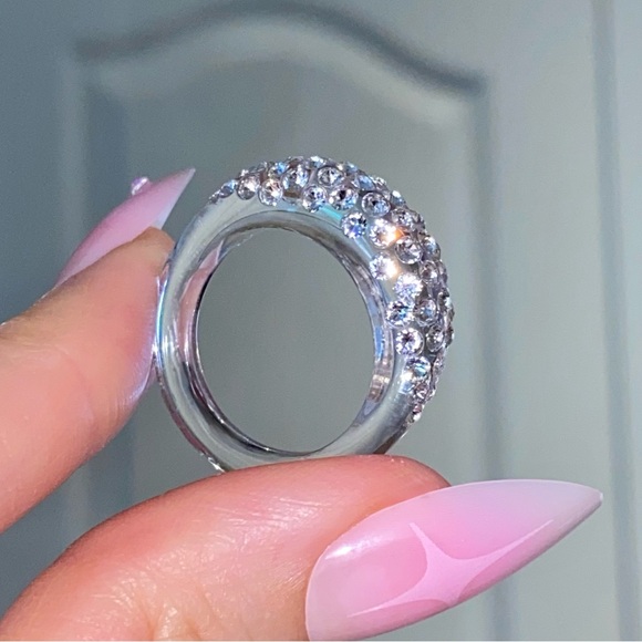 Clear acrylic crystal Lucite ring made with Swarovski crystals - Picture 9 of 12